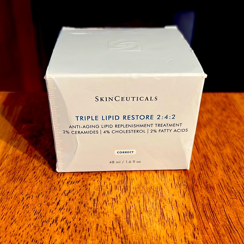 Skinceuticals Triple Restore 2:4:2 moisturizer